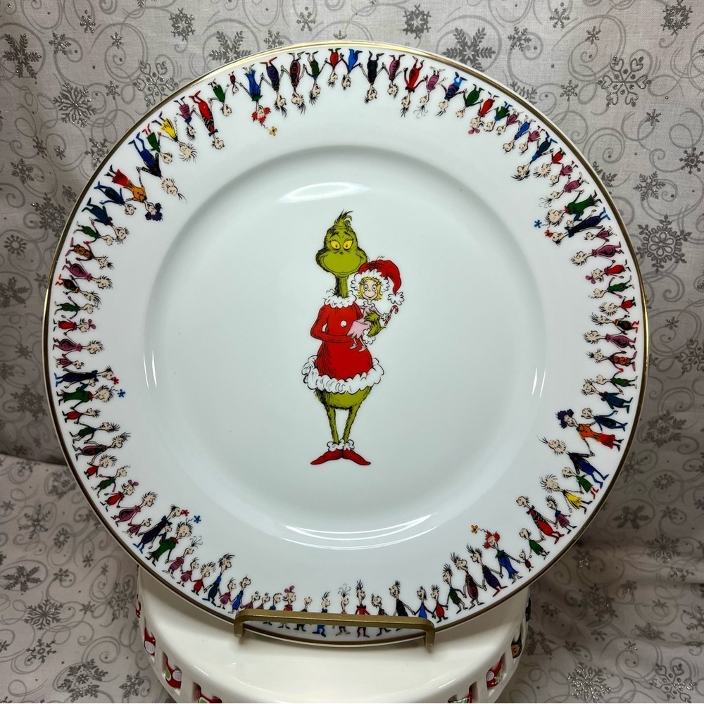 The Grinch Who Stole Christmas CIndy Lou Who & Whoville 8 Piece Dining Set - Picture 9 of 13